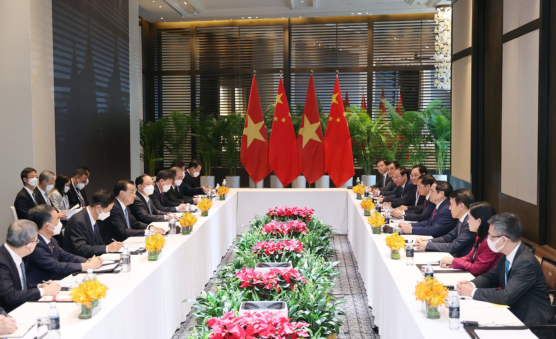 Thủ tướng Phạm Minh Chính hội kiến Thủ tướng Trung Quốc Lý Khắc Cường - Ảnh 2.