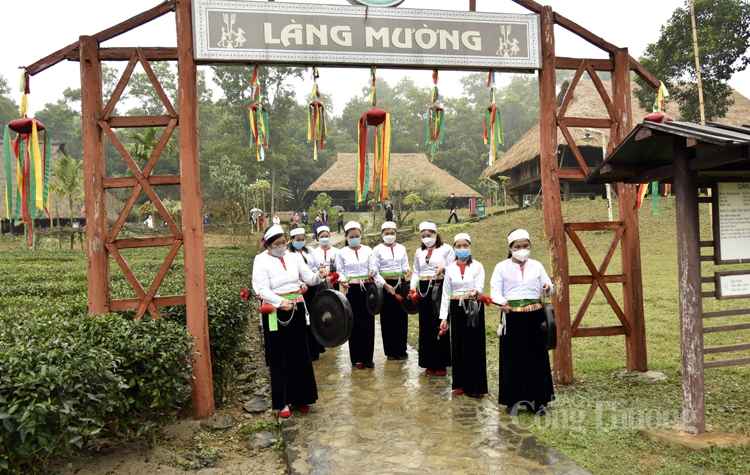 Cồng chiêng - tiếng lòng của đồng bào Mường Cồng chiêng - tiếng lòng của đồng bào Mường