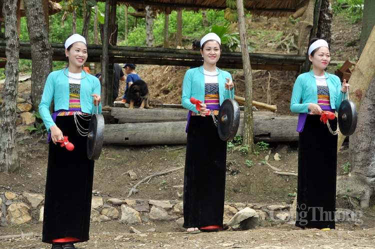 Cồng chiêng - tiếng lòng của đồng bào Mường Cồng chiêng - tiếng lòng của đồng bào Mường