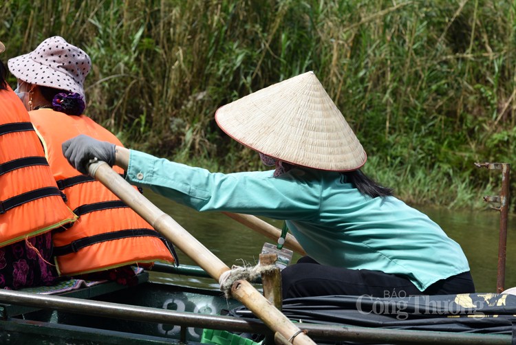 Nghề lái đò du lịch Tràng An: Hồi sinh sau đại dịch Nghề lái đò du lịch Tràng An: Hồi sinh sau đại dịch
