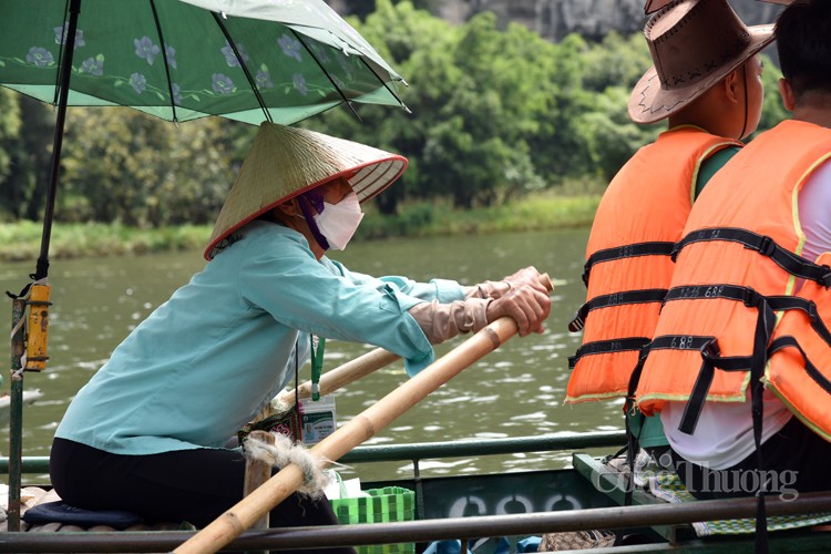 Nghề lái đò du lịch Tràng An: Hồi sinh sau đại dịch Nghề lái đò du lịch Tràng An: Hồi sinh sau đại dịch