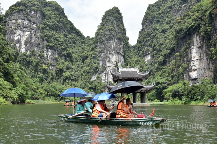 Nghề lái đò du lịch Tràng An: Hồi sinh sau đại dịch Nghề lái đò du lịch Tràng An: Hồi sinh sau đại dịch