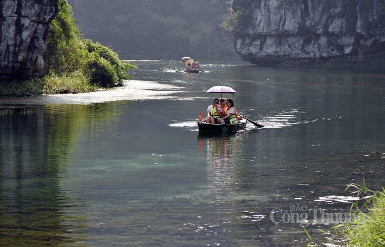 Nghề lái đò du lịch Tràng An: Hồi sinh sau đại dịch Nghề lái đò du lịch Tràng An: Hồi sinh sau đại dịch