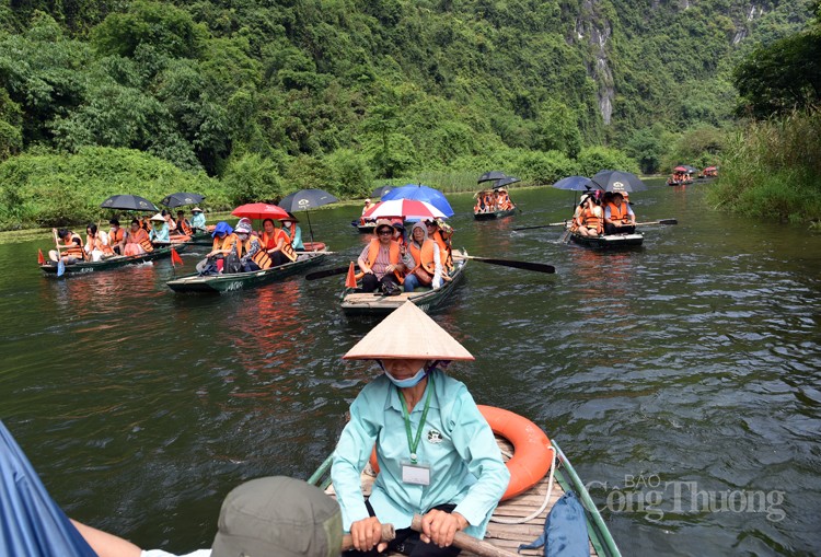 Nghề lái đò du lịch Tràng An: Hồi sinh sau đại dịch Nghề lái đò du lịch Tràng An: Hồi sinh sau đại dịch