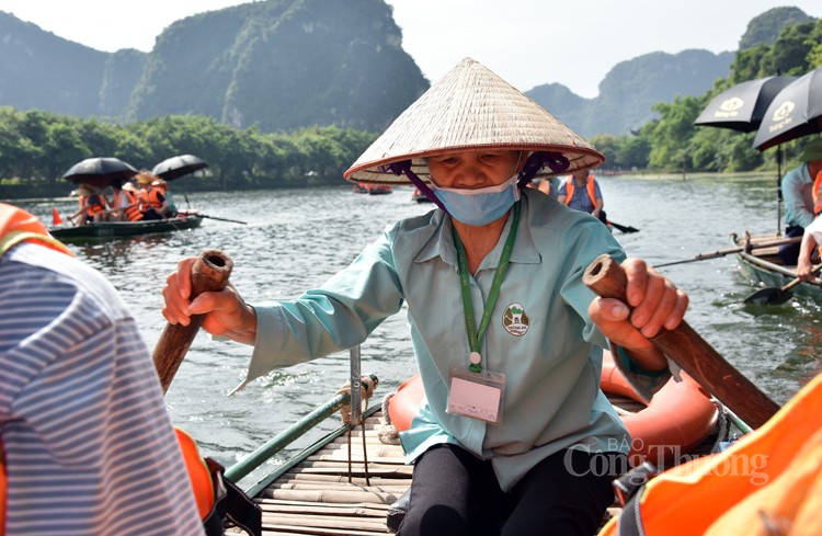 Nghề lái đò du lịch Tràng An: Hồi sinh sau đại dịch Nghề lái đò du lịch Tràng An: Hồi sinh sau đại dịch