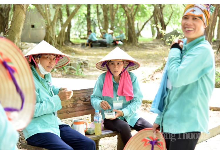 Nghề lái đò du lịch Tràng An: Hồi sinh sau đại dịch Nghề lái đò du lịch Tràng An: Hồi sinh sau đại dịch