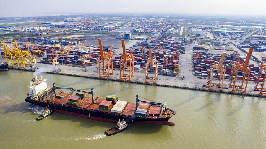 Số C/O được cấp tăng cao, EVFTA tiếp tục được tận dụng hiệu quả 3955-tau-container-lon-nhat-cap-cang-hp-4-1
