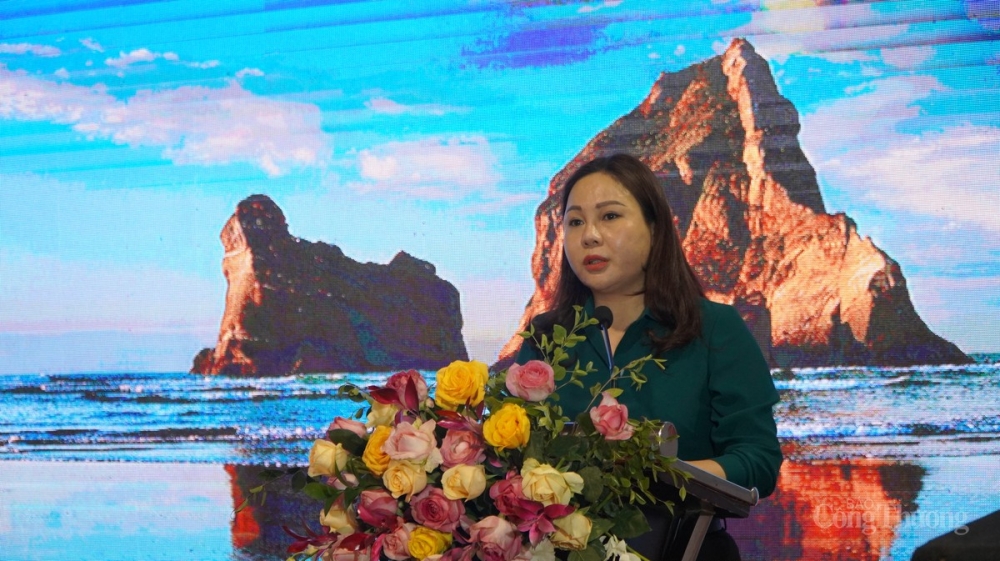 Bà Nguyễn Thị Hiền, Giám đốc Sở Công Thương Quảng Ninh phát biểu tại Hội nghị Bà Nguyễn Thị Hiền, Giám đốc Sở Công Thương Quảng Ninh phát biểu tại Hội nghị