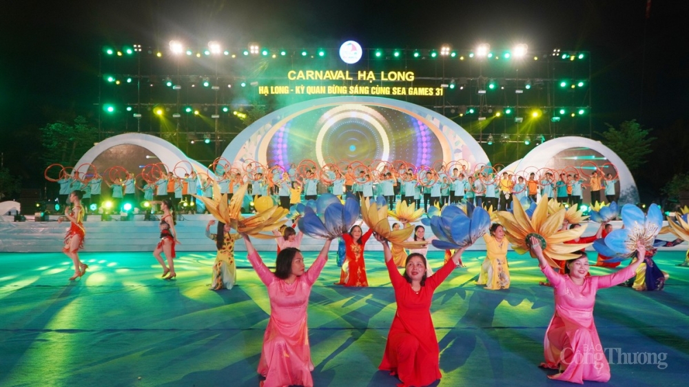 Ấn tượng đêm Carnaval Hạ Long 2022 rực rỡ sắc màu
