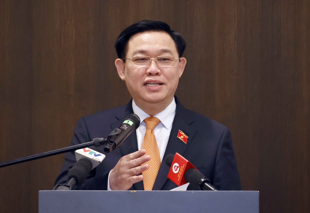 Chủ tịch Quốc hội: Việt Nam sẽ có thêm biện pháp để kiềm chế giá xăng dầu