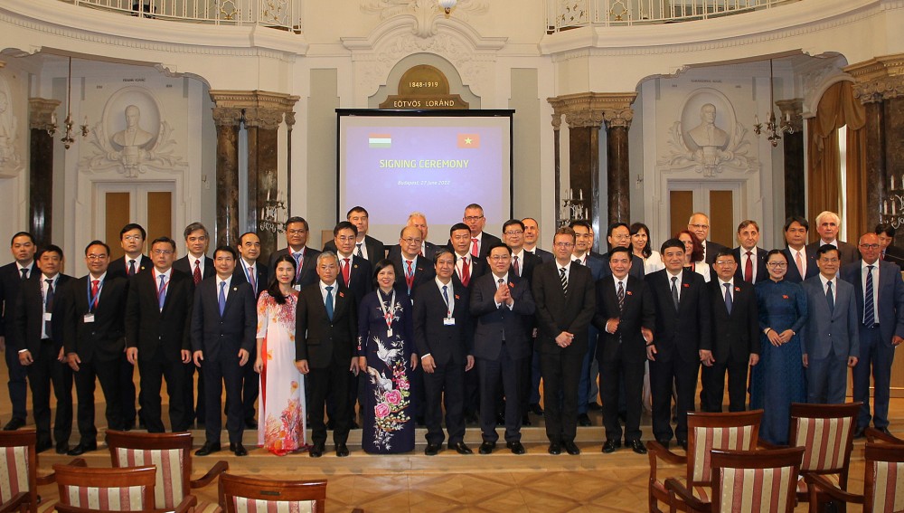 Chủ tịch Quốc hội dự Diễn đàn hợp tác giáo dục Việt Nam-Hungary