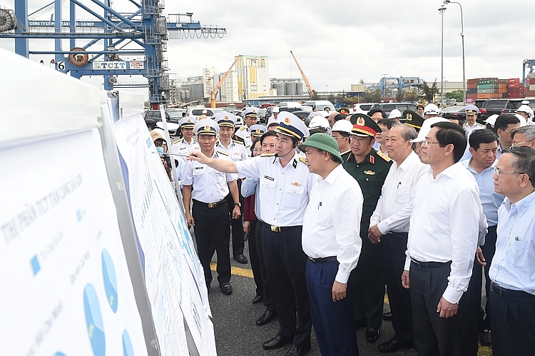 Thủ tướng Nguyễn Xuân Phúc kiểm tra “cửa ngõ giao thương phía Nam”
