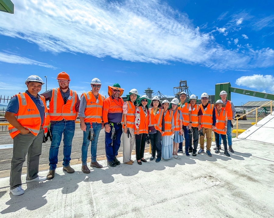 Ban lãnh đạo SBT gặp gỡ lãnh đạo Queensland Sugar Limited (QSL) và ghé thăm cảng bốc dỡ đường thô QSL tại Townsville
