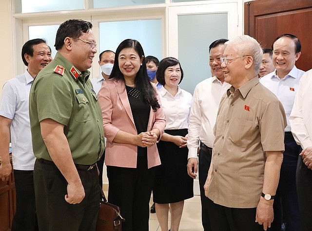 Tổng Bí thư Nguyễn Phú Trọng và các đại biểu dự hội nghị tiếp xúc cử tri tại điểm cầu quận Ba Đình