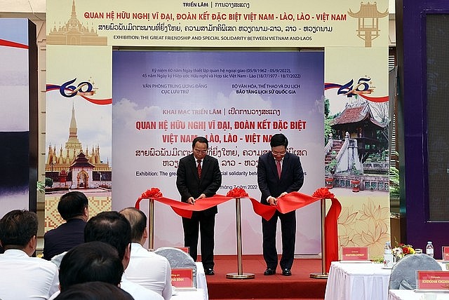 Khai mạc triển lãm Quan hệ hữu nghị vĩ đại, đoàn kết đặc biệt Việt Nam - Lào