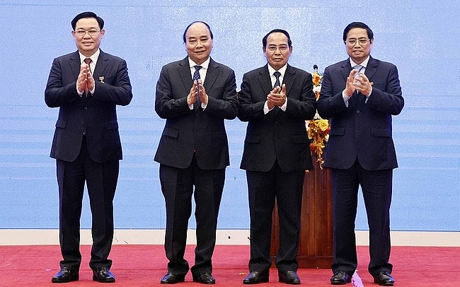 Chủ tịch nước Nguyễn Xuân Phúc - khách mời danh dự của buổi lễ chứng kiến Lễ trao tặng Huân chương Vàng Quốc gia và Huân chương Tự do hạng Nhất của Nhà nước Lào cho Lãnh đạo cấp cao Đảng, Nhà nước Việt Nam