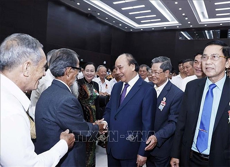 Chủ tịch nước Nguyễn Xuân Phúc trao danh hiệu Anh hùng Lực lượng vũ trang nhân dân tặng Ban Dân y Khu 5