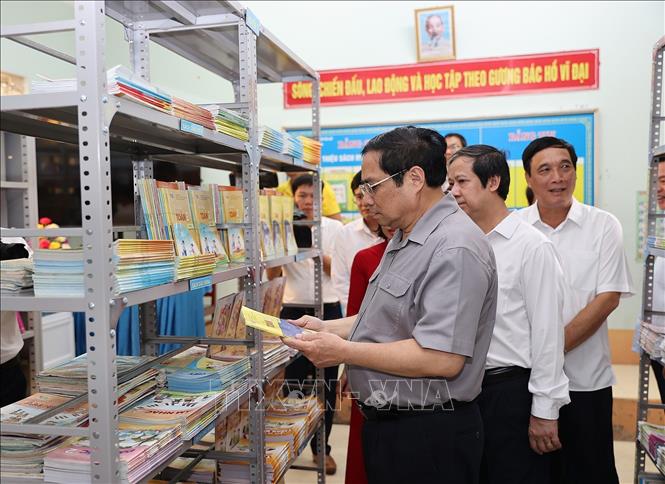 Thủ tướng Phạm Minh Chính kiểm tra công tác chuẩn bị năm học mới tại Phú Thọ