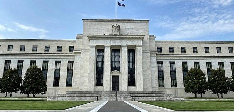 Fed cắt giảm kích thích kinh tế, tăng lãi suất