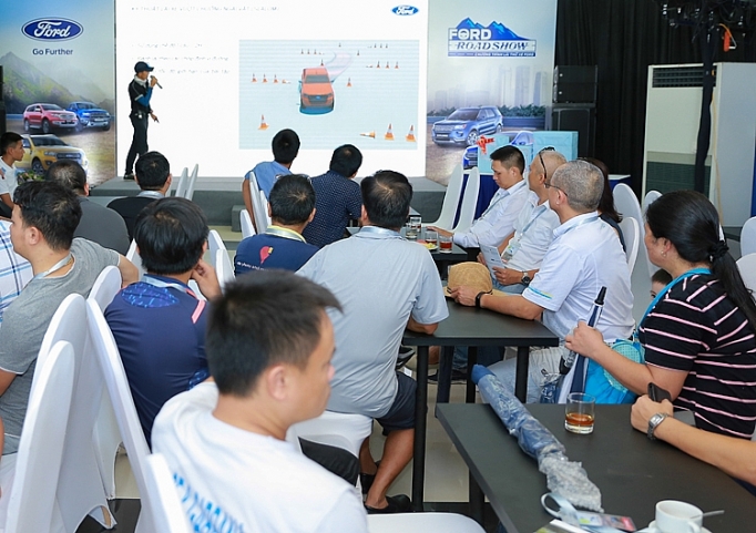 ford viet nam khoi dong chuong trinh ford roadshow 2019