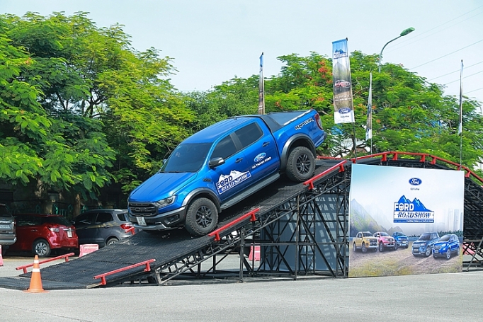 ford viet nam khoi dong chuong trinh ford roadshow 2019