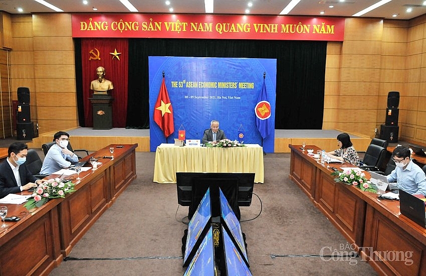 Đoàn Việt Nam tham dự Hội nghị gồm đại diện các Bộ: Công Thương, Ngoại giao, Tài chính, Kế hoạch và Đầu tư, Tư pháp, do Thứ trưởng Bộ Công Thương Trần Quốc Khánh dẫn đầu.