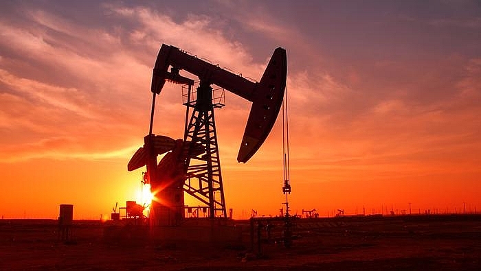 Giá xăng dầu thế giới lao dốc trước thềm cuộc họp OPEC+