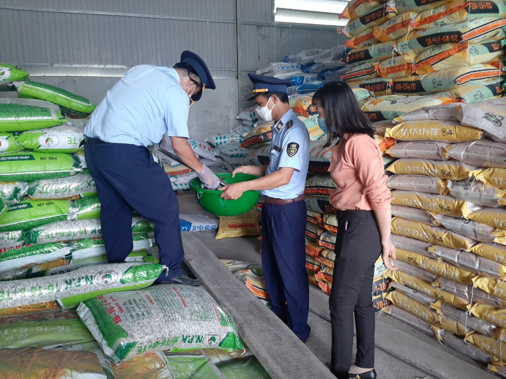 Phát hiện hơn 5 tấn phân bón NPK không đảm bảo chất lượng ở Tiền Giang