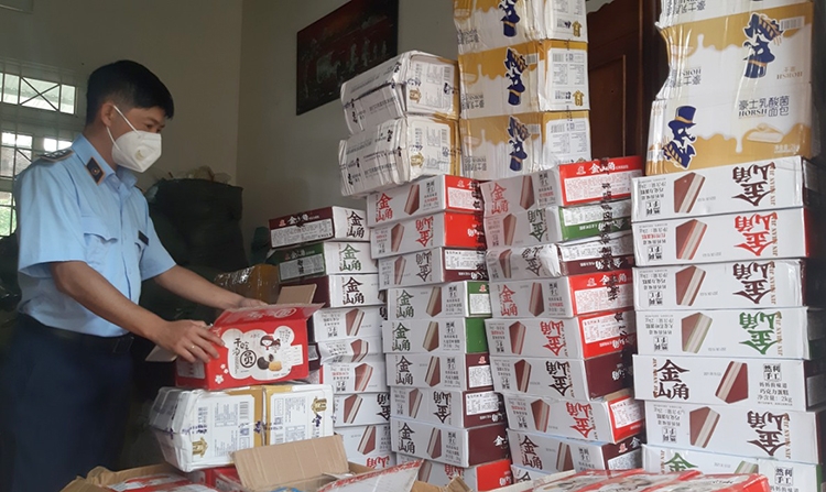 Lực lượng QLTT Gia Lai thu giữ lượng lớn bánh Trung thu các loại