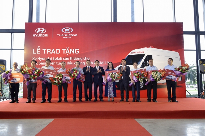 tap doan thanh cong va hyundai motor tang xe cuu thuong chung tay chong dich covid 19