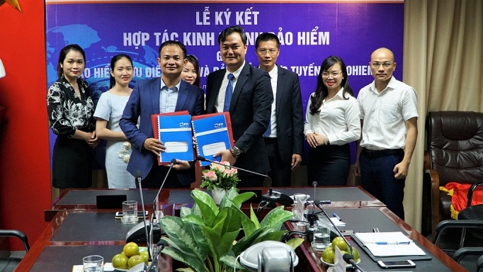pti hop tac voi ebaohiem phat trien da dang kenh ban san pham