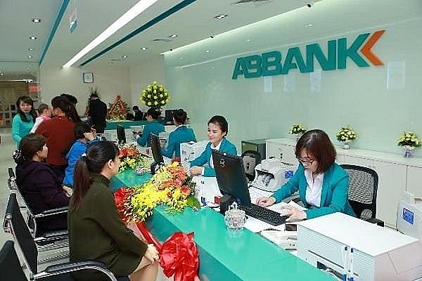 abbank uu dai cho khach hang chuyen tien quoc te