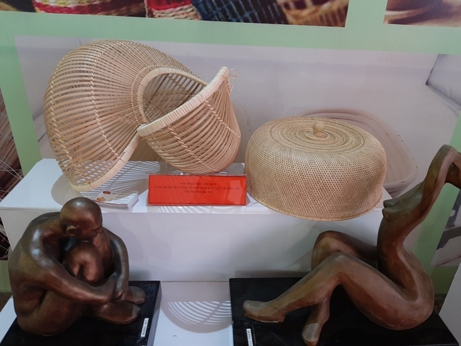 dua mau thiet ke len san giao dich